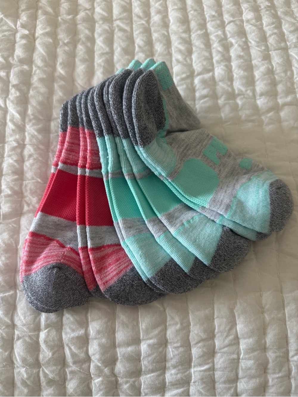 New! 5 pairs of Puma No-Show Socks in Mint, Coral & Gray